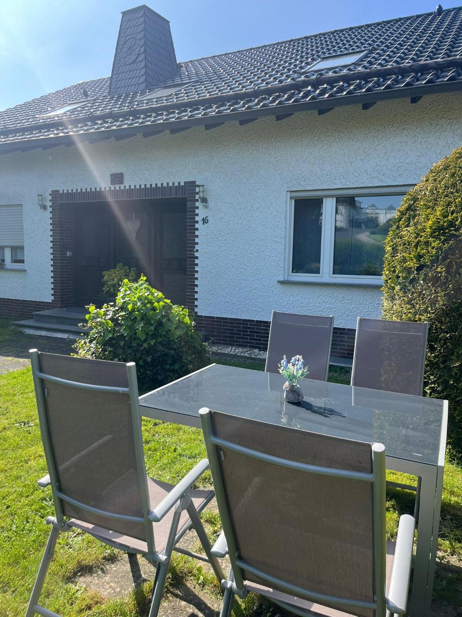 Fewo Hoheeifel, 1 Haus Mit 2 Apartments 5 Schlafzimmer In Kelberg Naehe Nuerburgring Bilik gambar